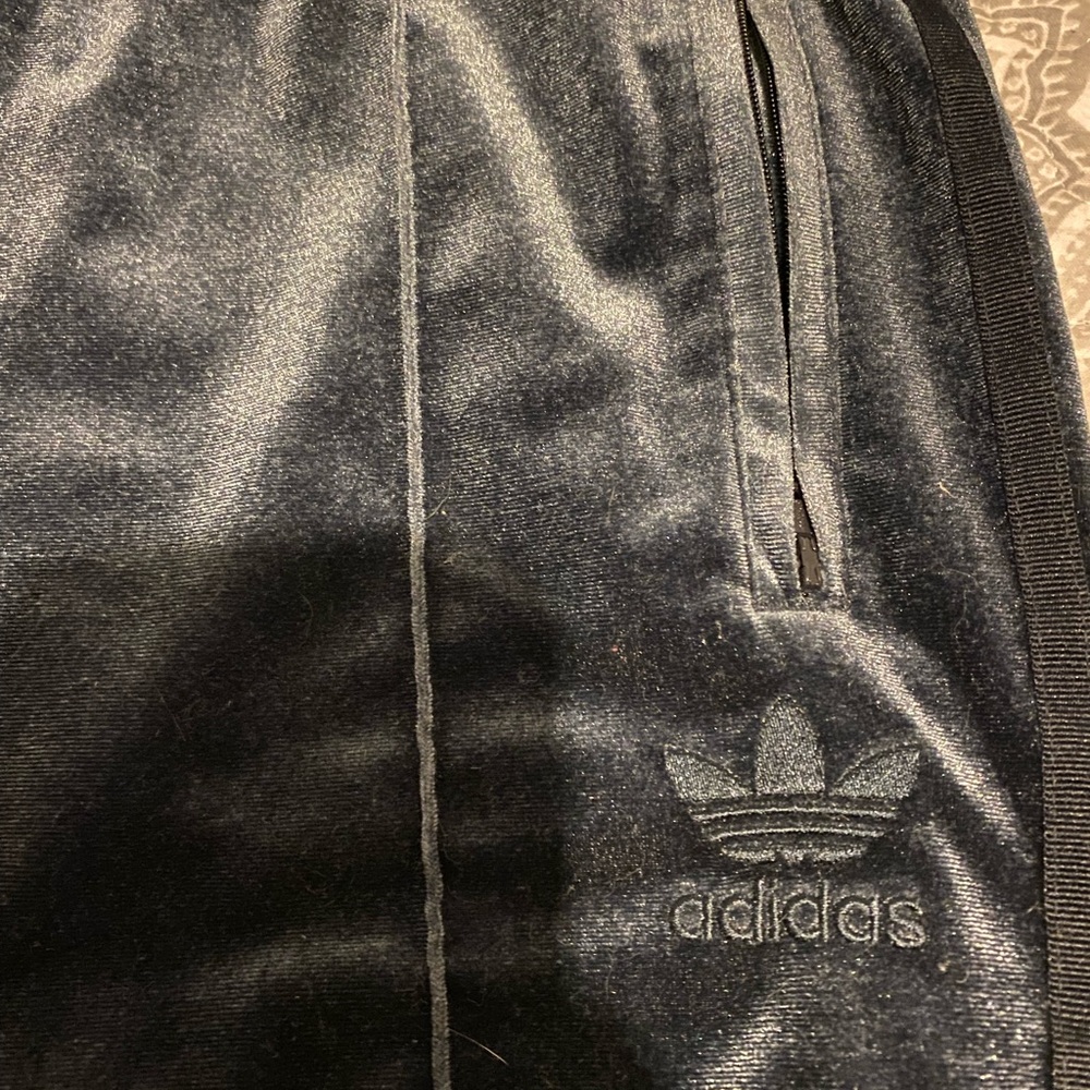 Dark BLUE...EUC Womans Adidas Originals Velour Track Pants 🔥🔥🔥🔥 Worn 2x